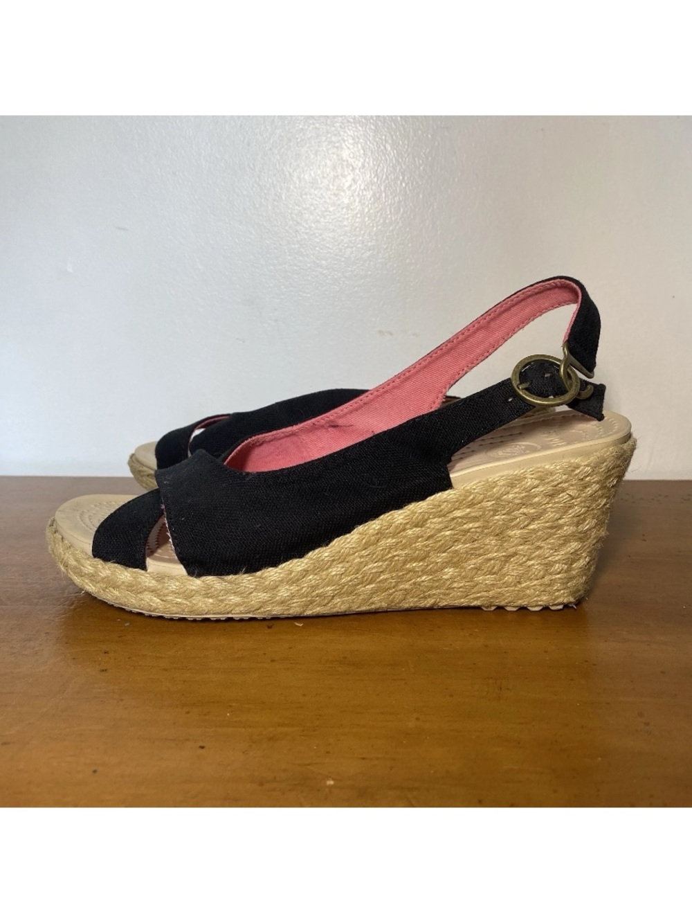 Crocs Women’s 9 Leigh Wedge Sandals Pink Canvas Espadrille Comfort Boho 12985 - Picture 3 of 7